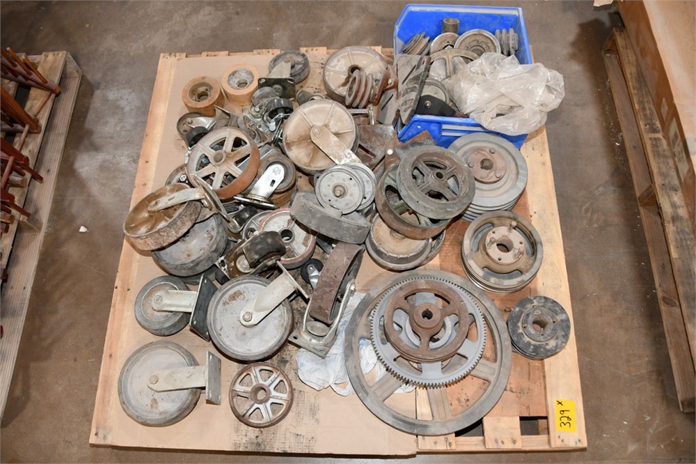 Lot of Pulleys, Gears & Castors - as pictured