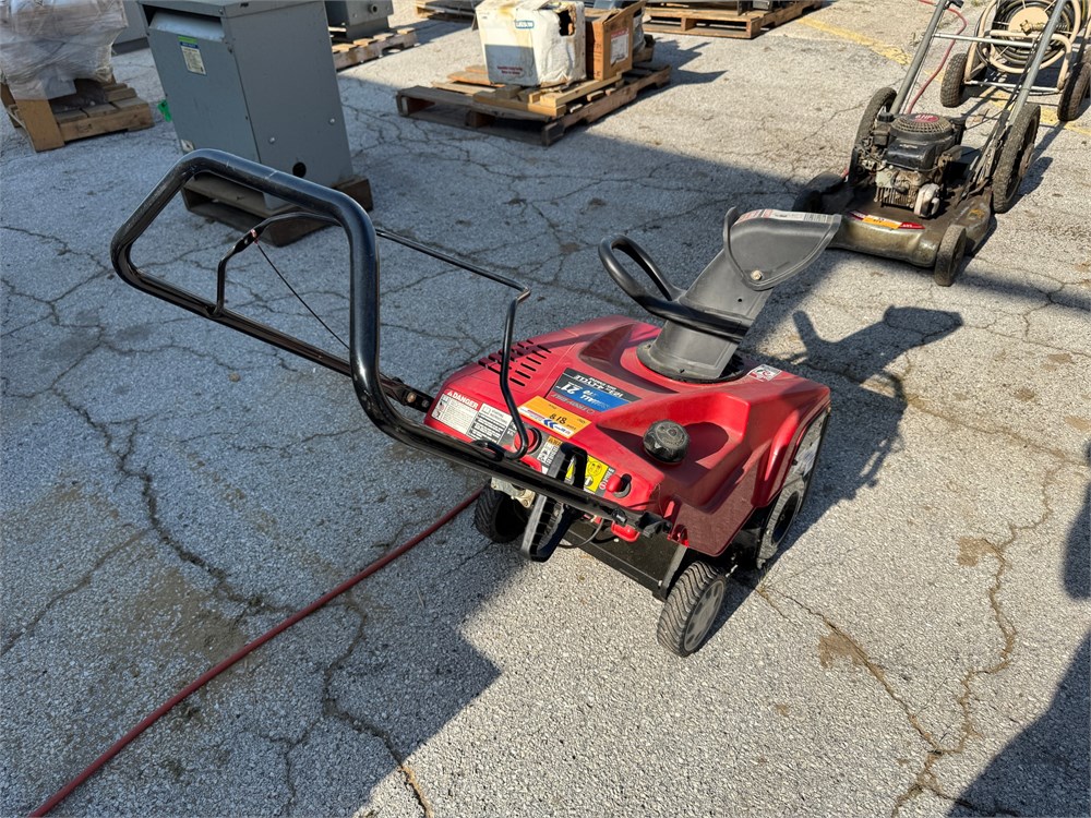 Troy-Bilt "Squall 21" Snow blower as pictured