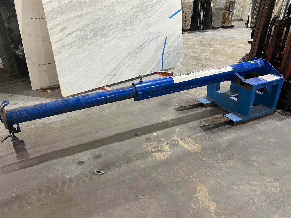 Forklift extending Jib crane