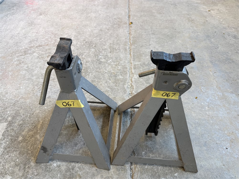 (2) Jack Stands