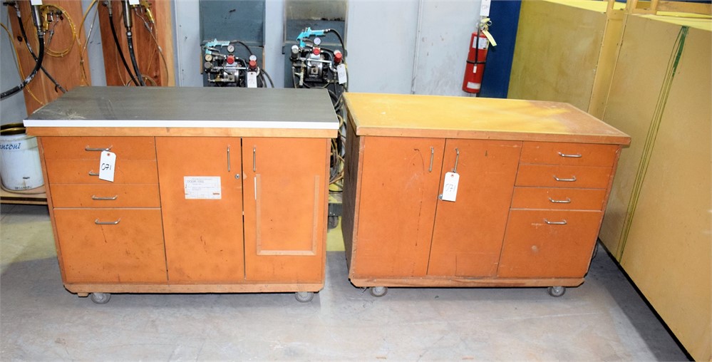 LOT# 071  PORTABLE STORAGE CABINETS *  LOT OF 2