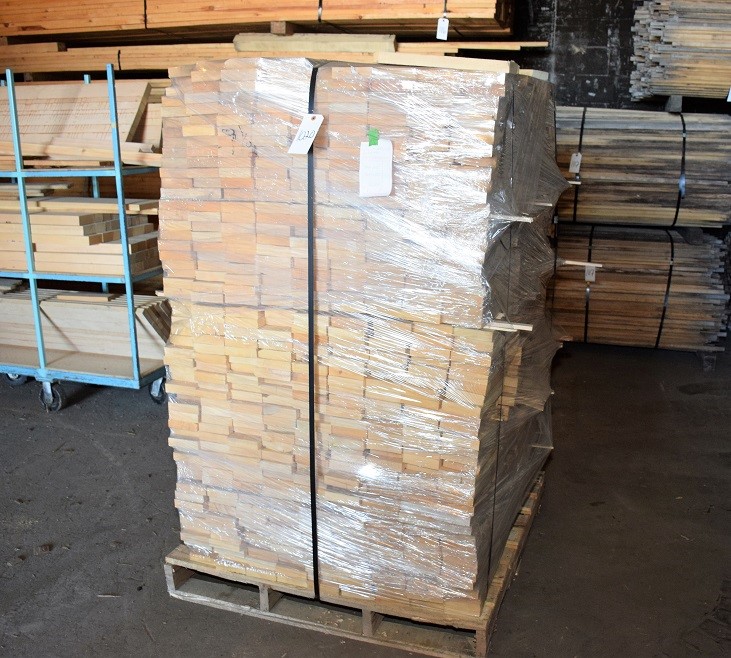 LOT# 1120  MAPLE 1" X 4"  *  1 LIFTS APPROX 550 BD FT