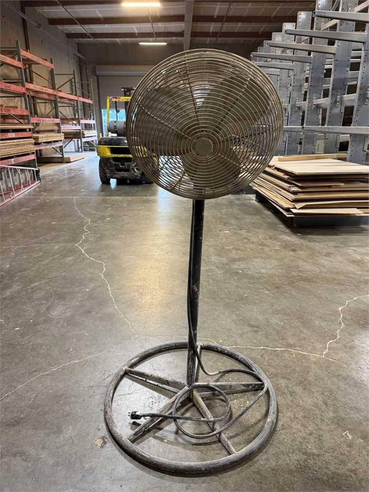 Dayton 20" Pedestal Fan