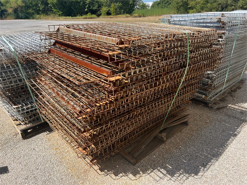 Pallet racking wire decking