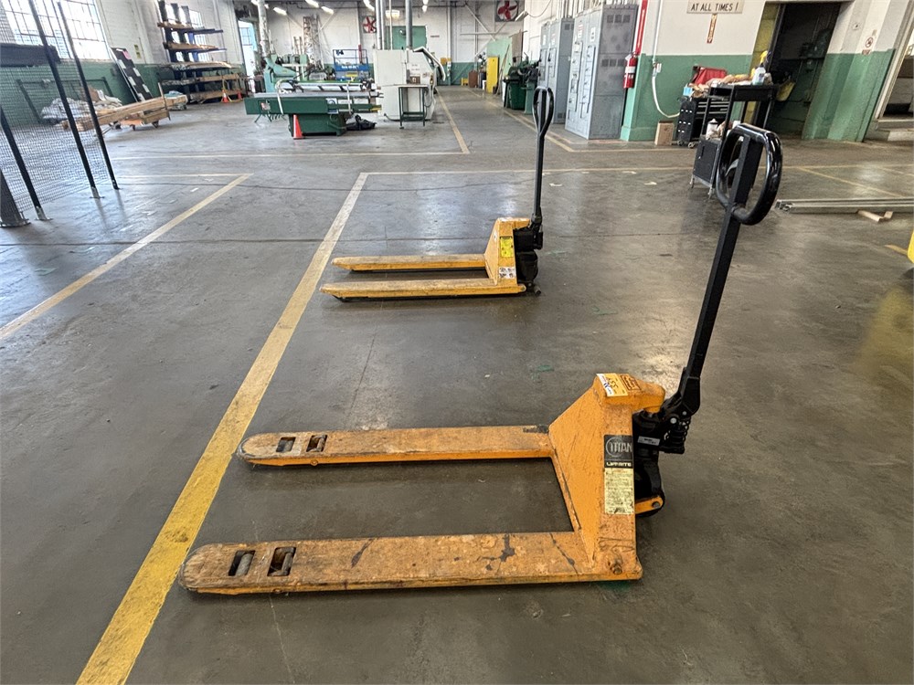 Titan "Lift-Rite" Pallet Jack