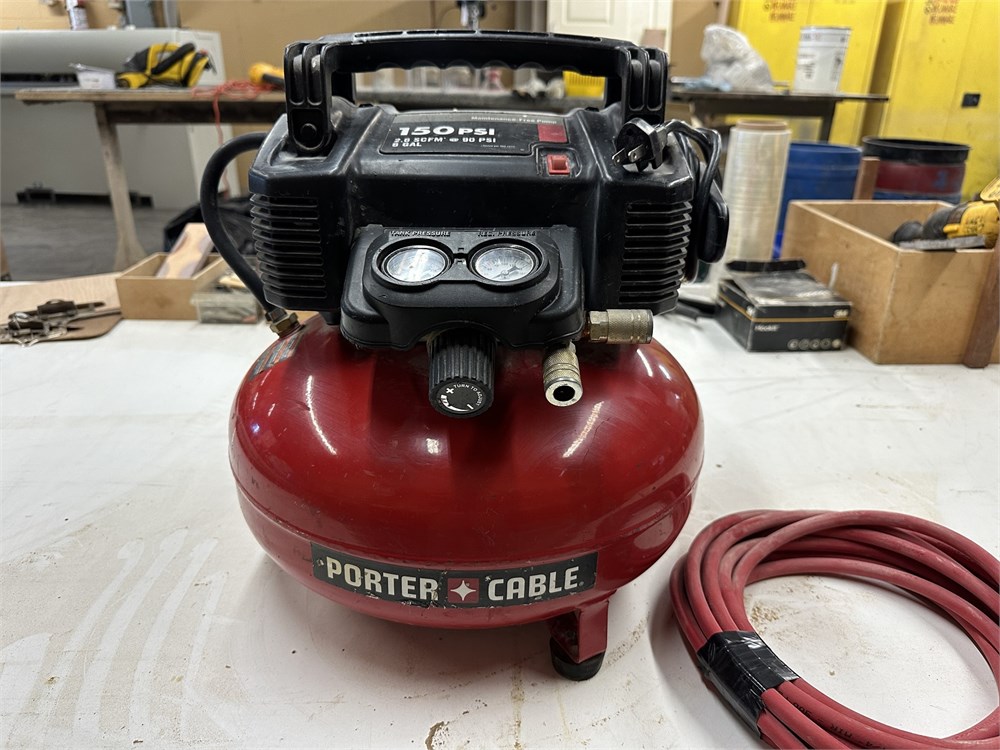 Porter Cable "C2002" 6 Gallon Portable Air Compressor w Hose