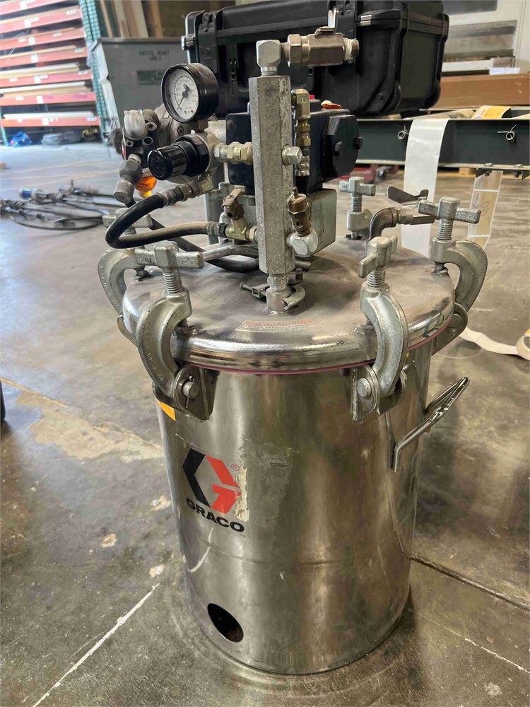 Graco "236146" Pressure Pot & Agitator