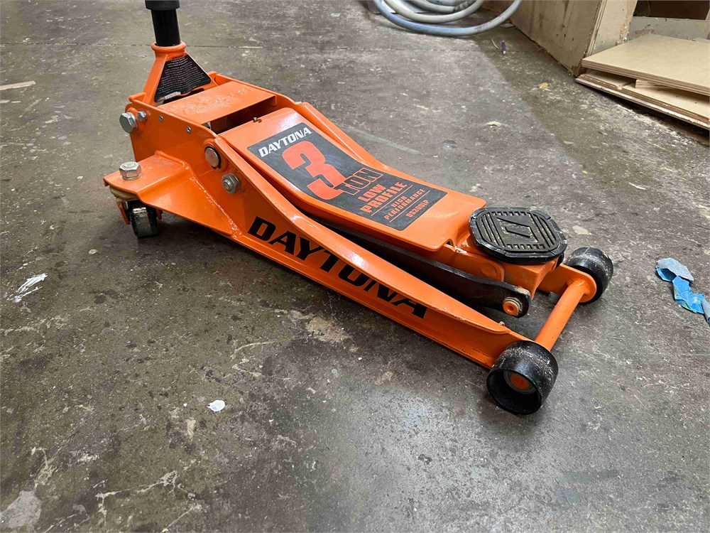 Dayton 3 Ton Floor Jack