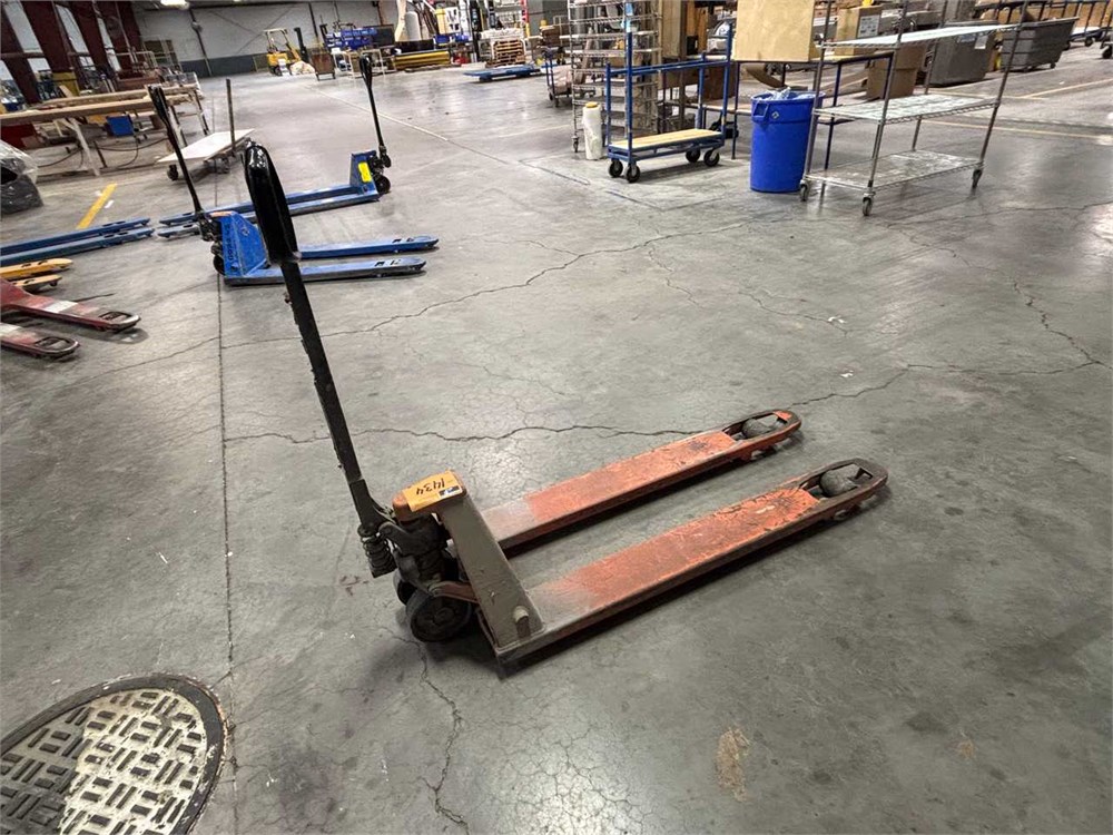 BT "LMH230U" Pallet Jack