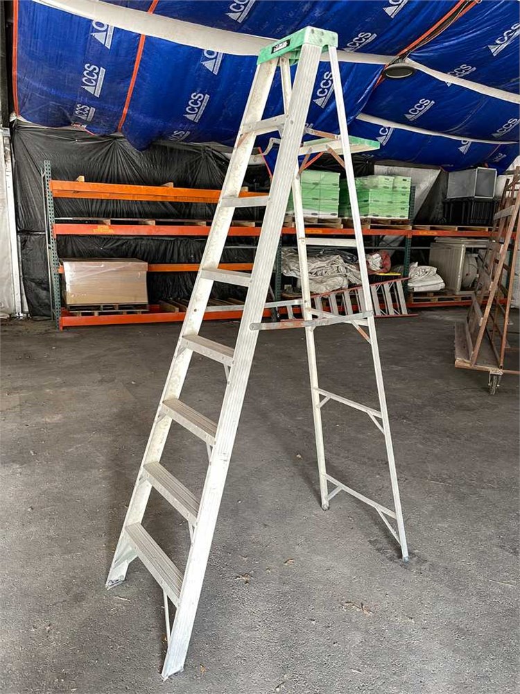 Gorilla 7' Step Ladder