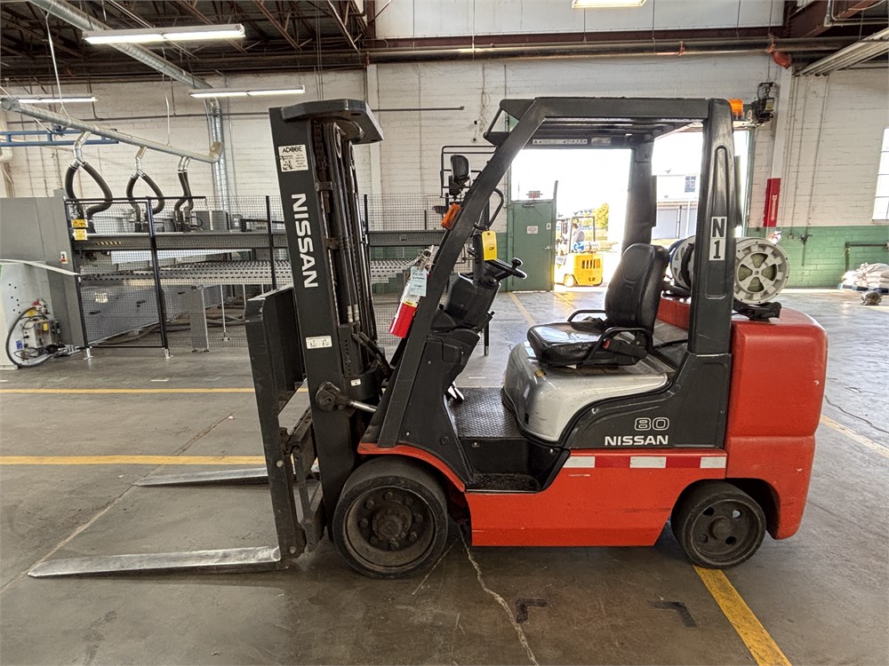 Nissan "MCUGL02F36LV" 6,000 Pound Forklift