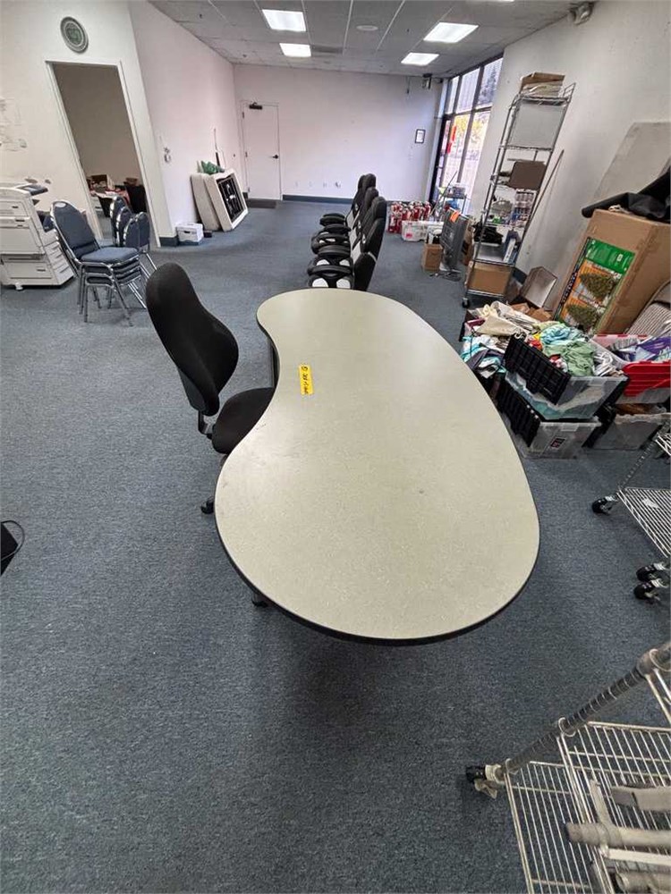 5 Chairs and Desk