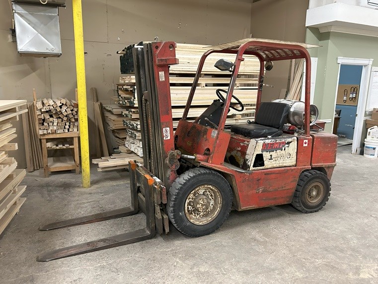 Yale "GLR060" Forklift - 6000 lb Capacity, Pneumatic / Solid Tires