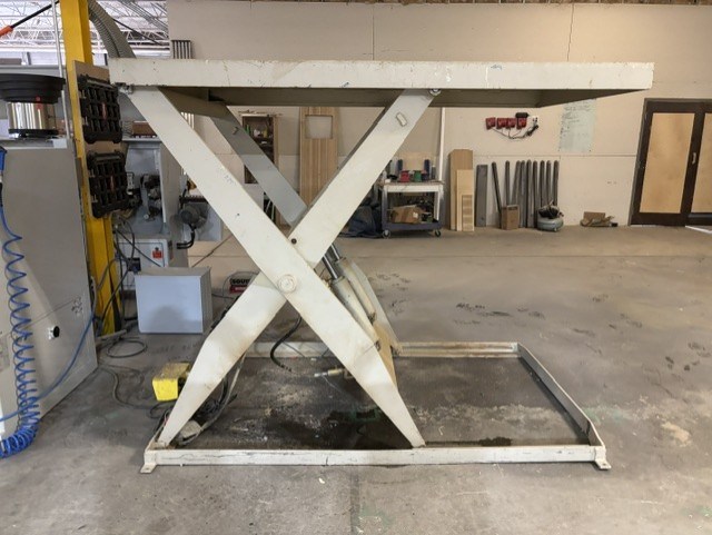 Lift Table as pictured