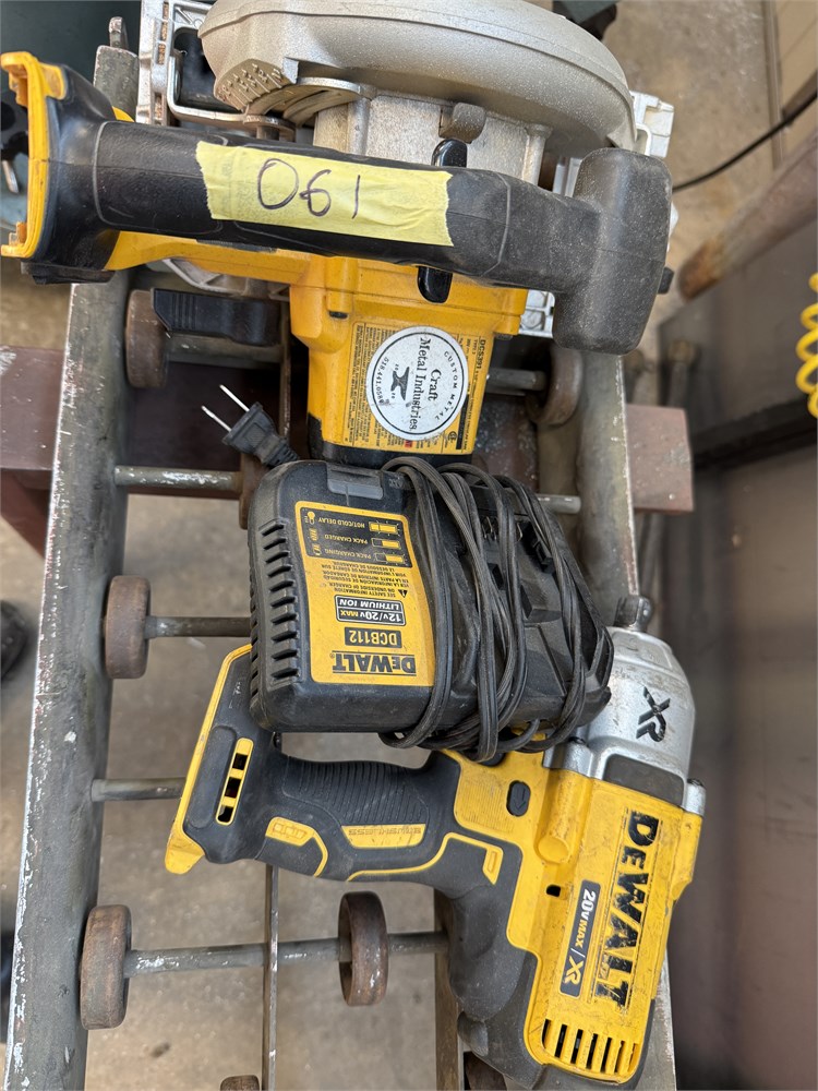 DeWalt Saw Driver & Charger