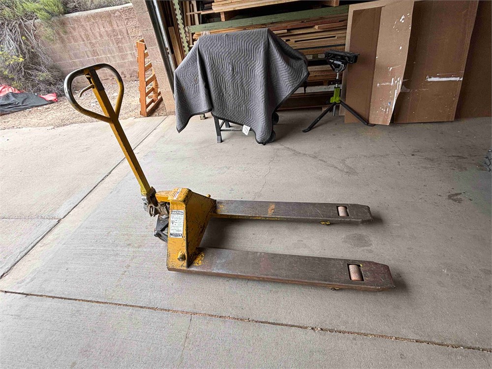 Multiton "M27-48" Pallet Jack