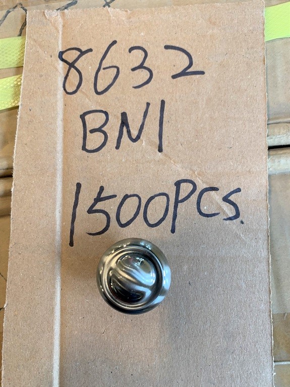 Lot of "Door Knobs" - Approx 5,300 pcs on One Skid, Many styles