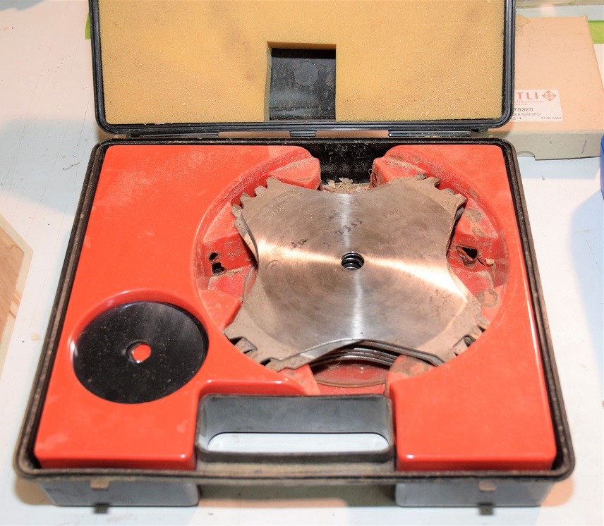 LOT# 124  SPECIALITY CUTTER KIT * SEE PHOTOS