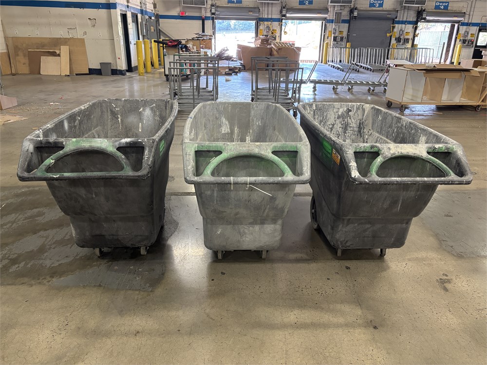 (3) Rubbermaid Trash Bins