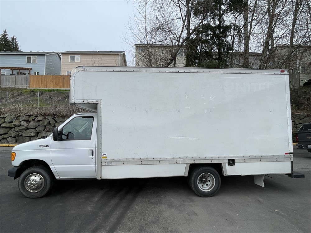 Ford "E-350 Super Duty" Cargo Van