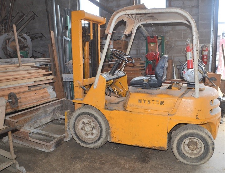 HYSTER G PNEUMATIC FORKLIFT * 2 STAGE, PROPANE, NEEDS TUNE UP