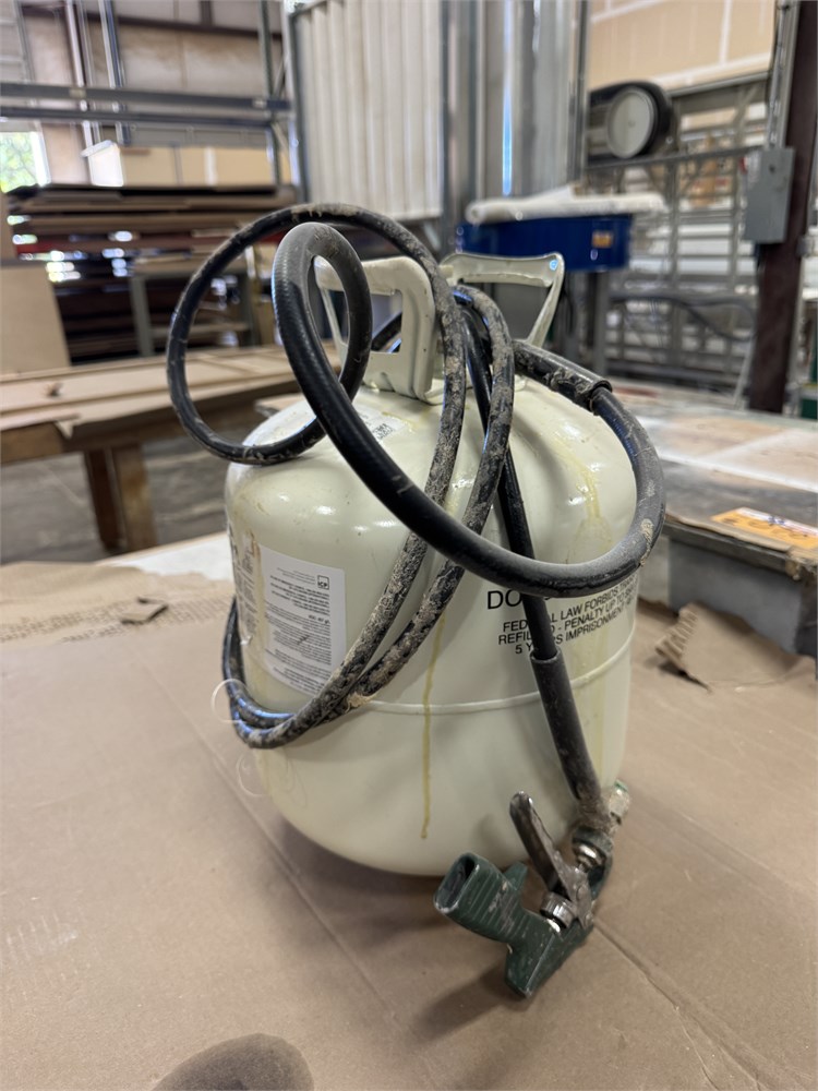 Pressure Canister with Spray Gun