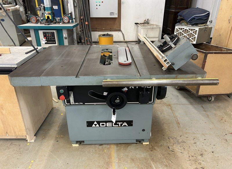 Delta "RT-40" Table Saw - North York, ON