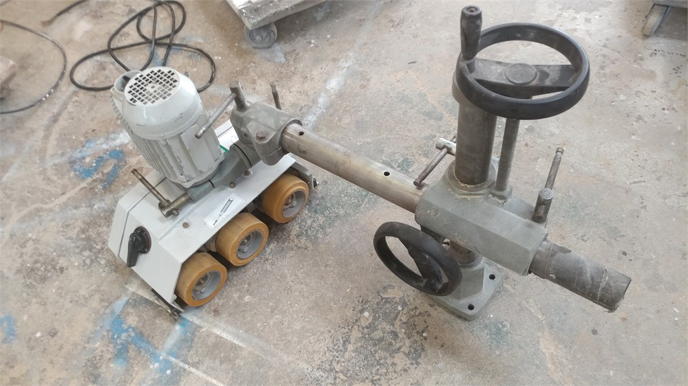 UNIVER "508" POWER FEEDER WITH UNIVERSAL STAND