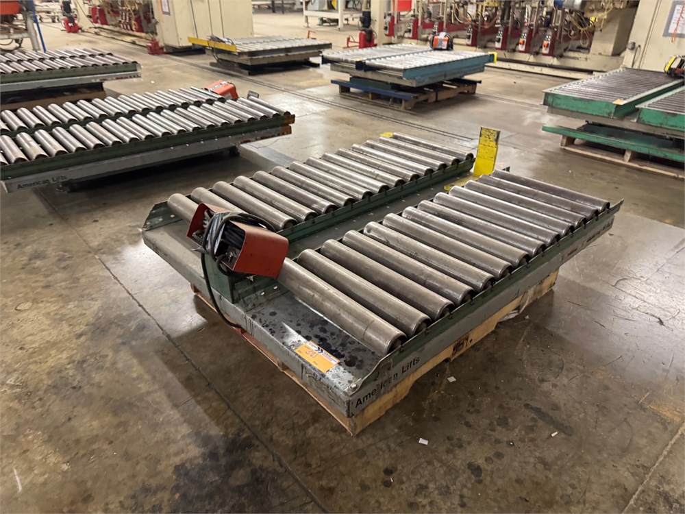 Lift Table with Conveyor