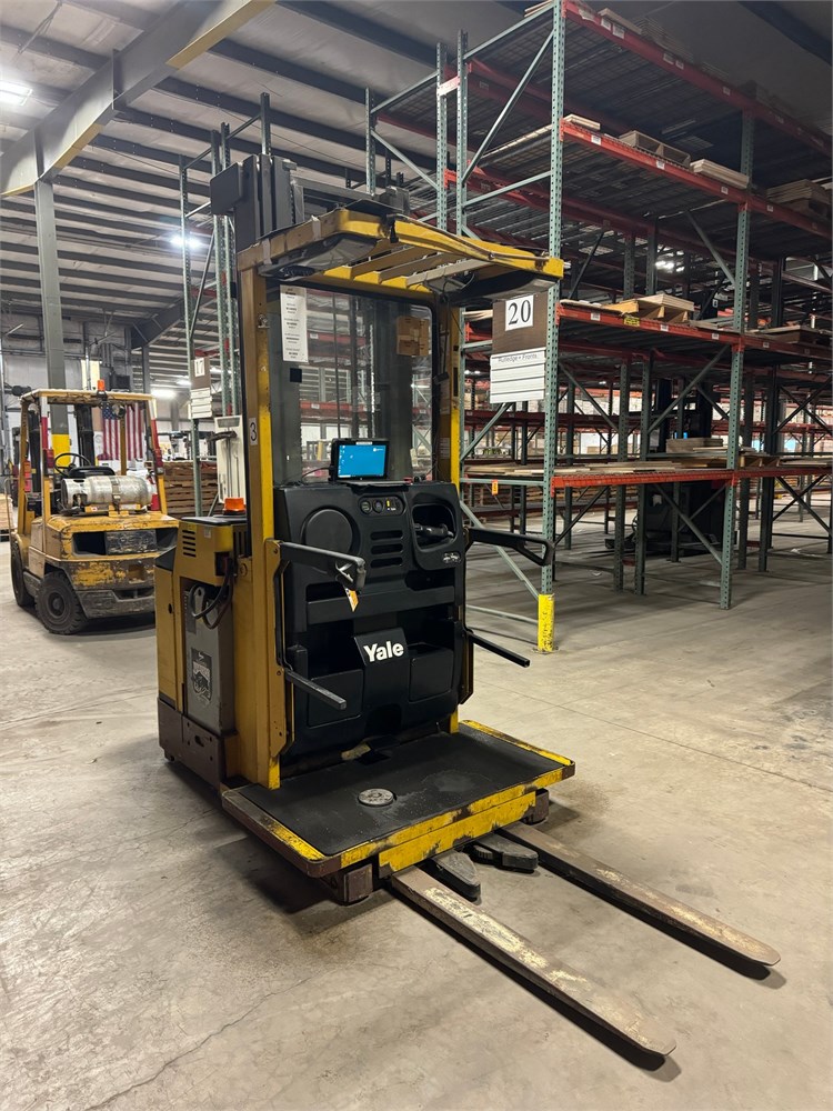 Yale "OS030BEN24TE105" Forklift