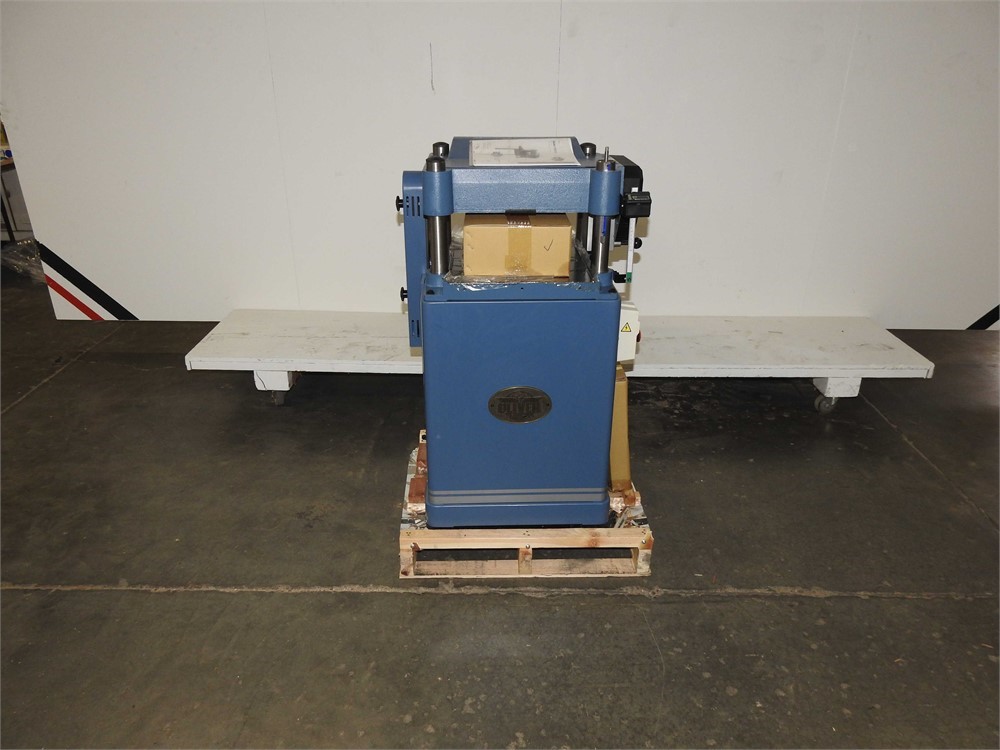 New Oliver "10014.201" Planer with Helical Cutterhead, Year 2021