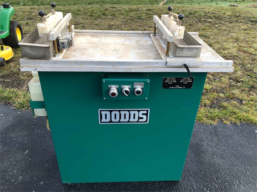 Dodds "GP-26F" Dovetail Gluing Machine
