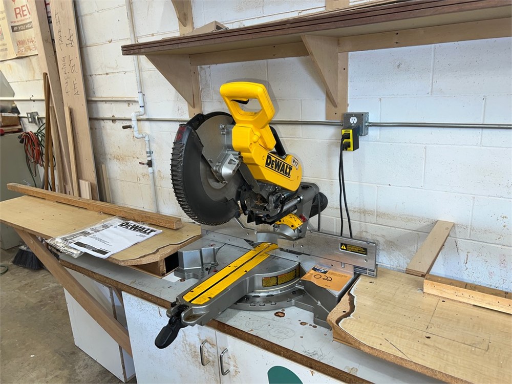 DeWalt "DWS 779" Compound 12" Miter Saw  - Double Bevel