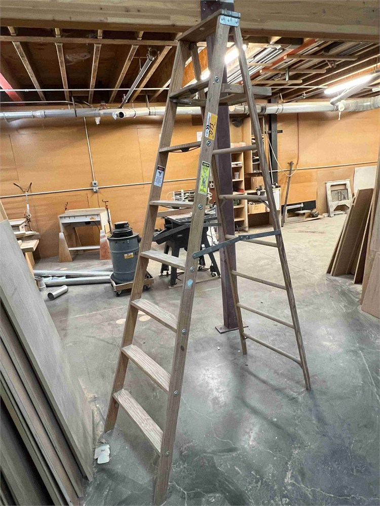 8' Step Ladder