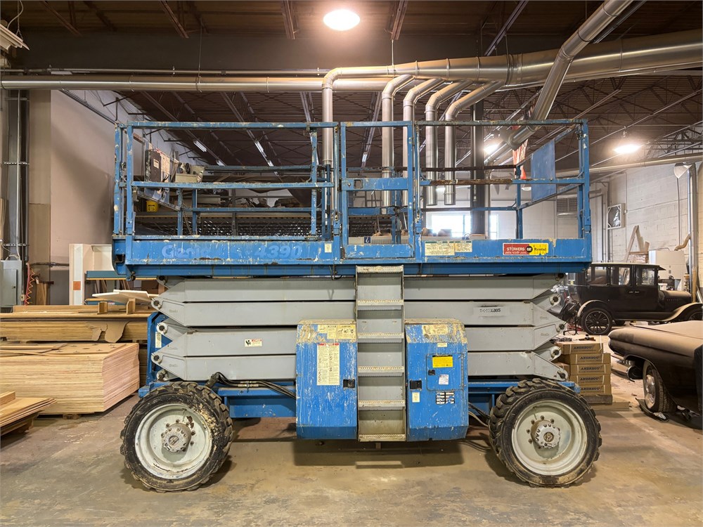 Genie "GS 4390 RT" Platform Lift