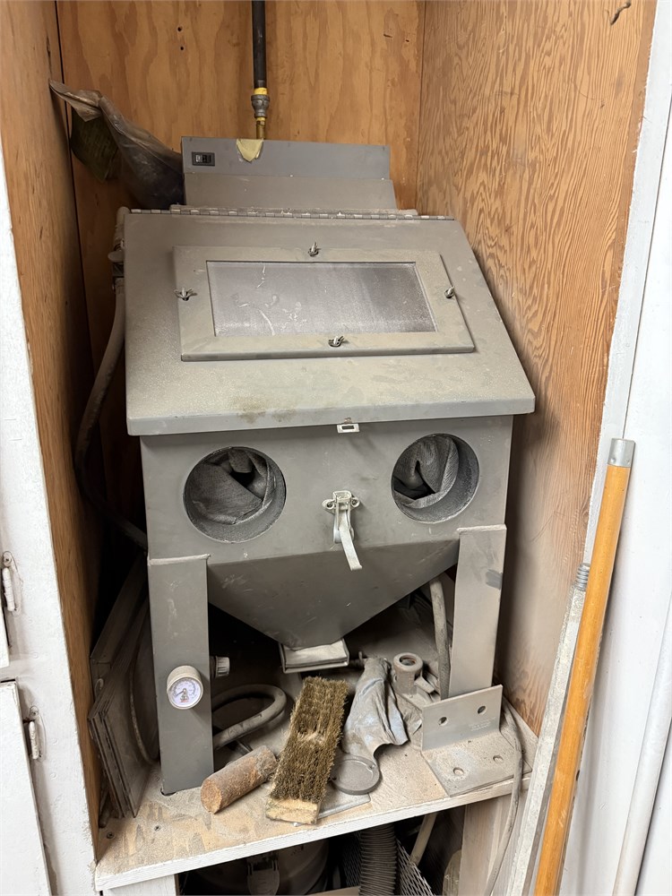 Sand Blasting Cabinet
