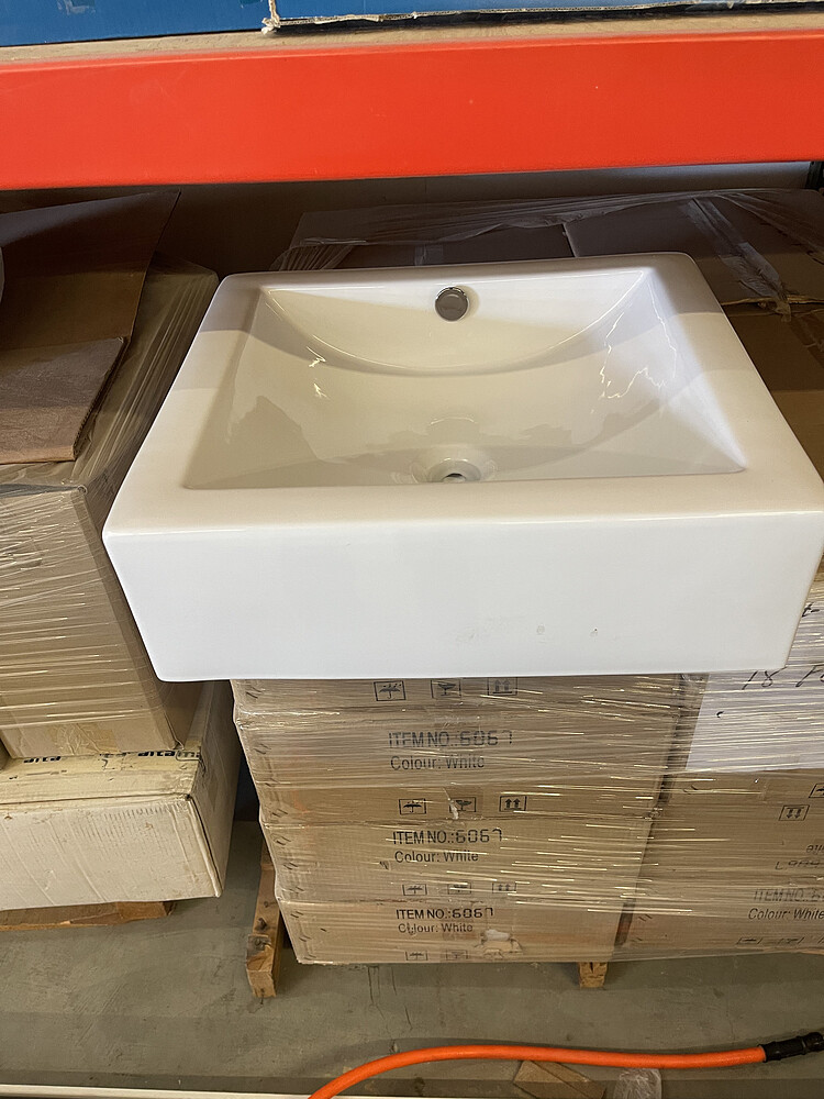 Lot of Sinks - as pictured - Qty (18)