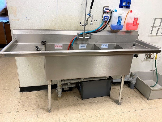 3 STATION SINK  7'L x 27"W x 40"H * SUBWAY RESTAURANT RECOVERY