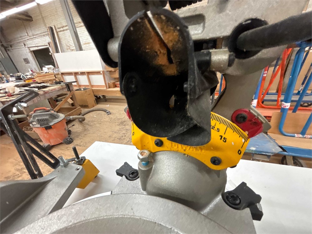DeWalt 12" Double Bevel Sliding Compound Miter Saw