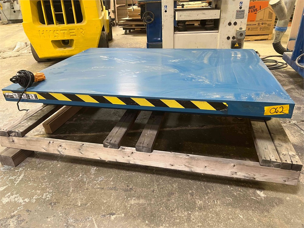 Blue GiantScissor Lift