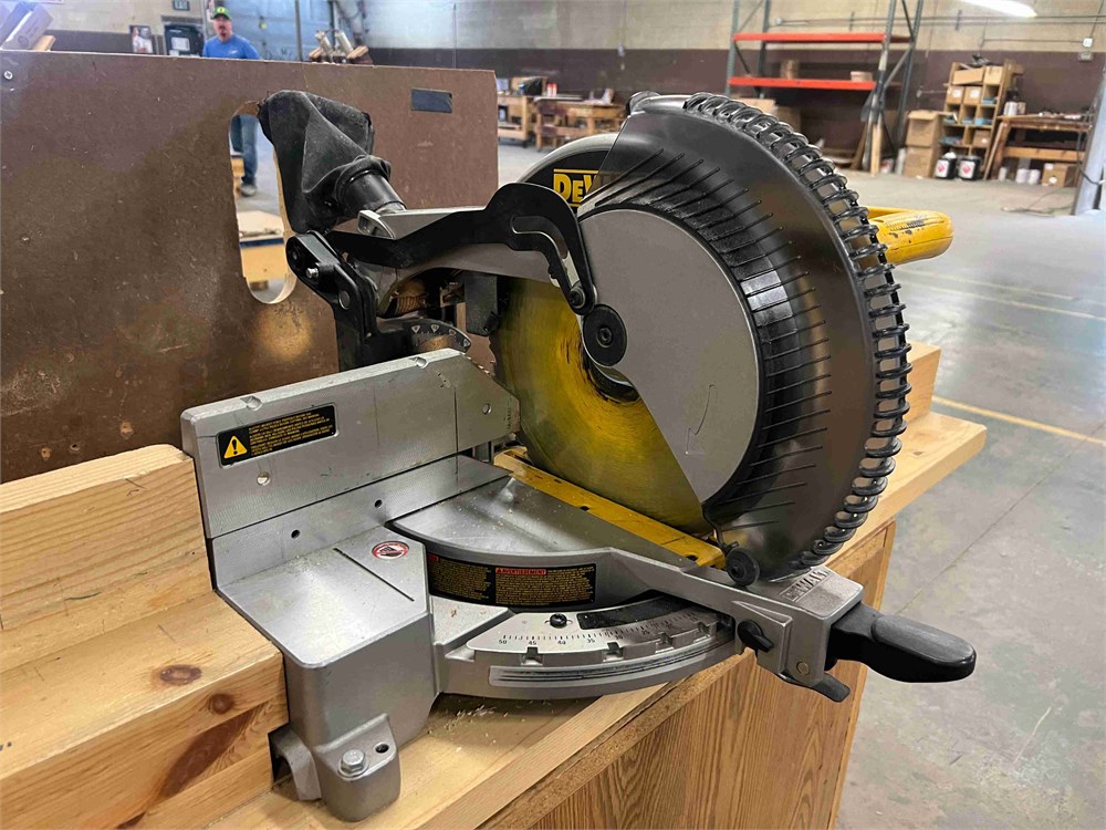 DeWalt "DW715" Miter Saw