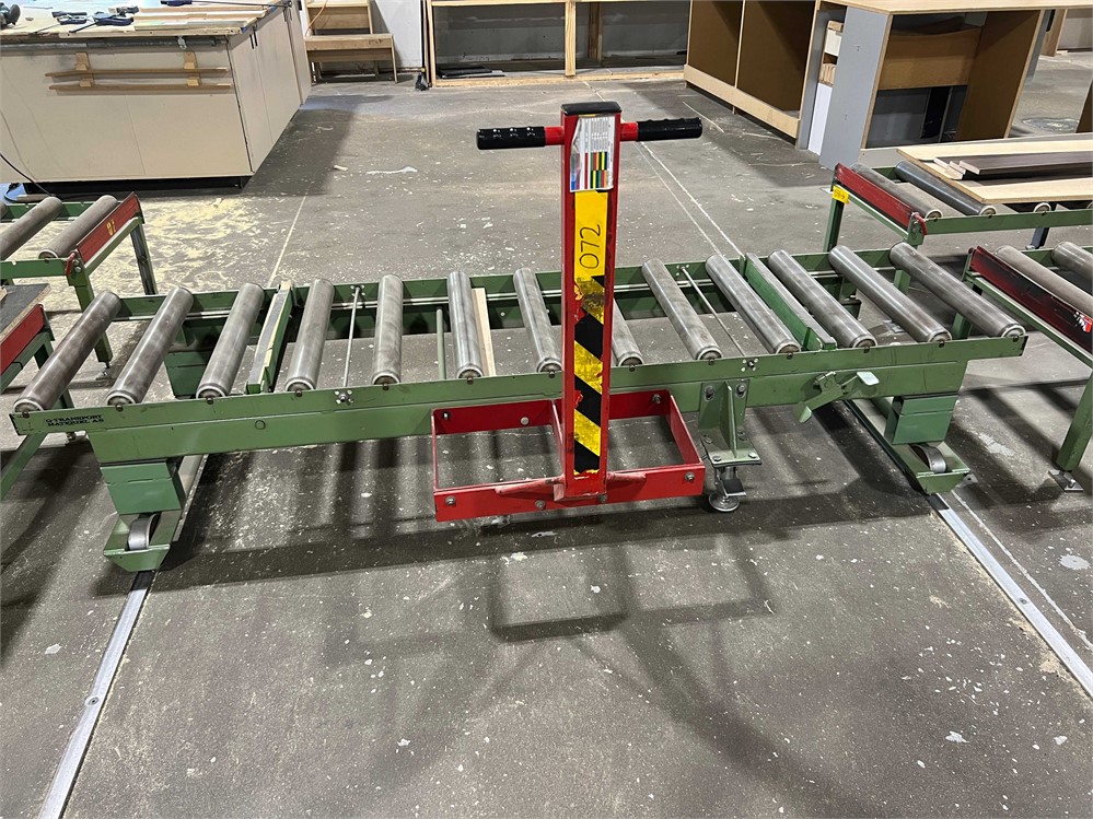 Transfer cart conveyor