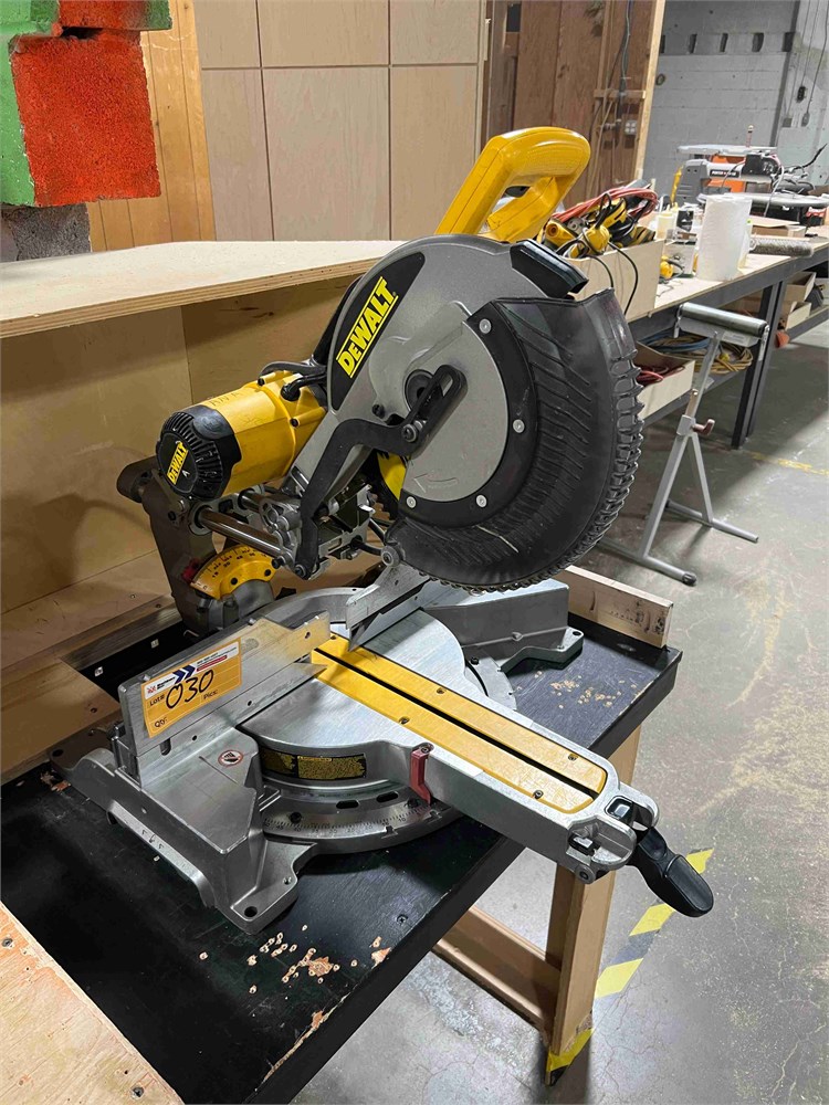 DeWalt "DWS782" Sliding Miter Saw