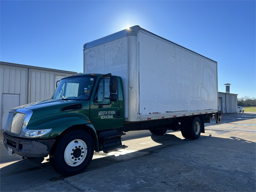 2007 International "Durastar 4300" Box Truck