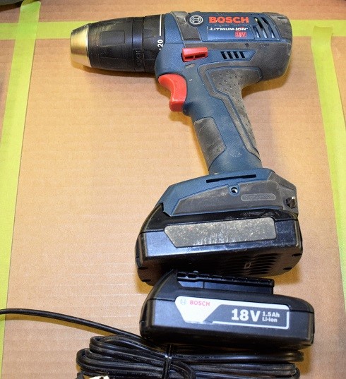 BOSCH LITHIUM ION DRILL & BATTERY CHARGER