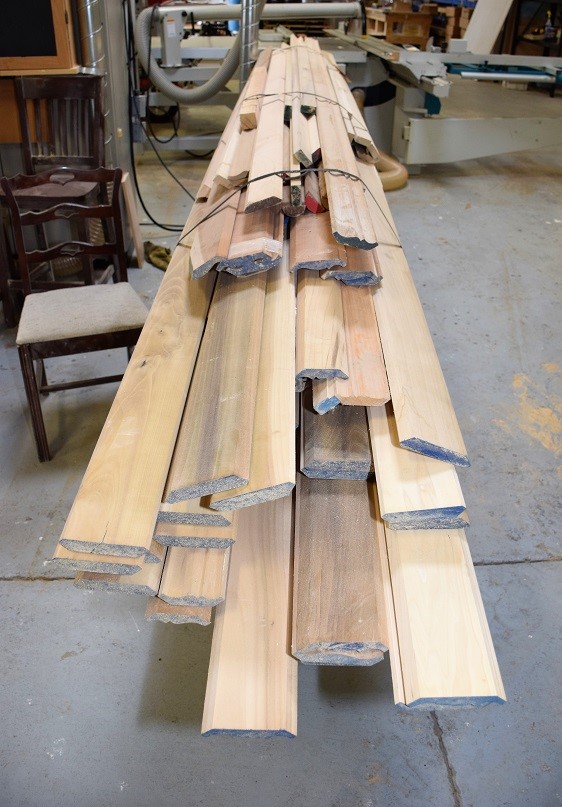 (1) LIFT OF WOOD MOULDINGS UP TO 12' LONG * VARIOUS SPECIES AND DIMENSIONS