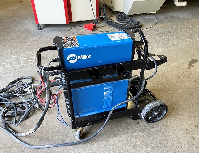 Miller "Dynasty 280DX" Welder c/w All Accessories * Like New (Never used)