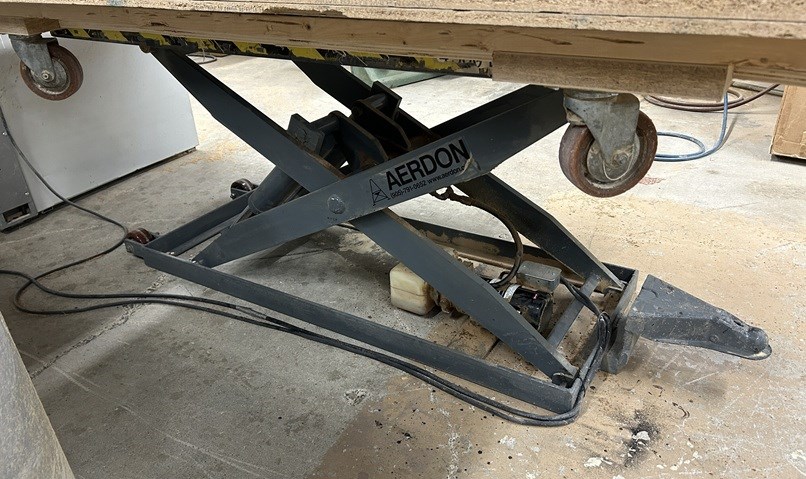 Aerdon "4000lb" Capacity Scissor Lift - Richmond Hill, ON