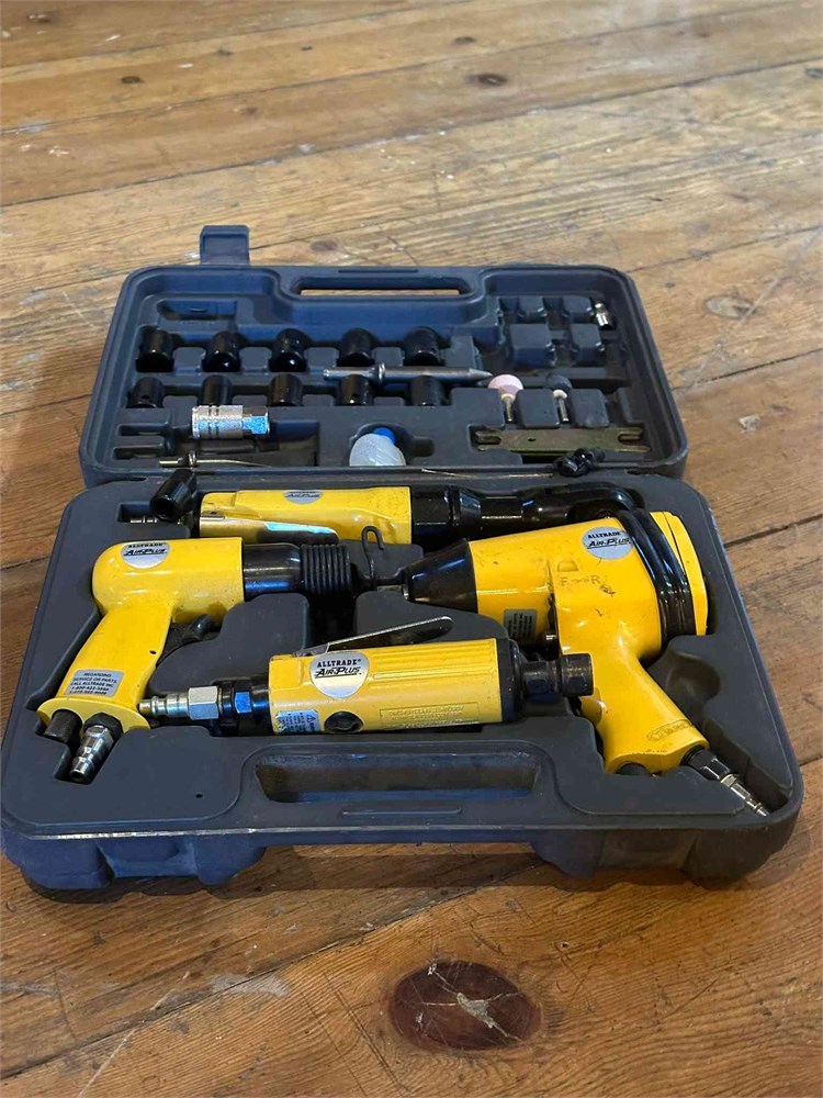 Pneumatic tool set