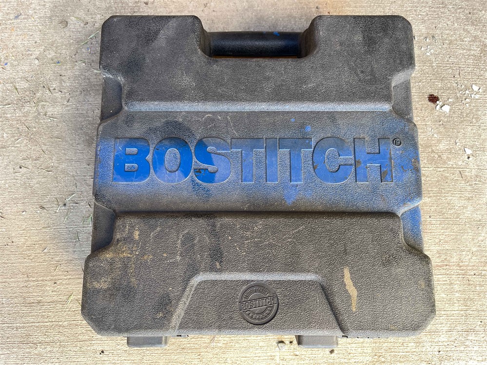 Bostitch Pneumatic Nailer/Stapler with Case